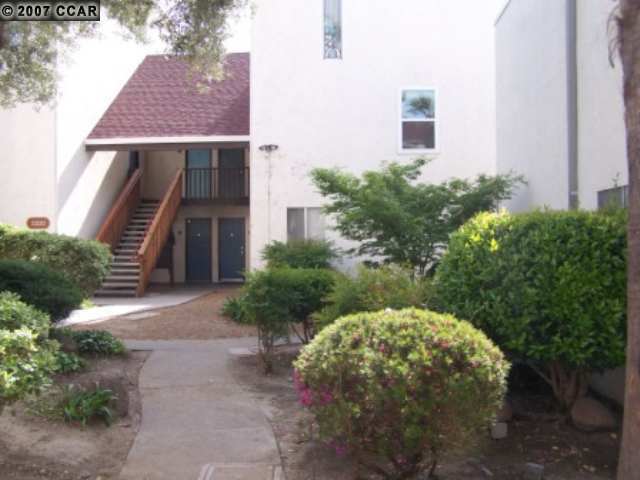 Property Photo: 2400 Laguna Circle F CA 94520-2986