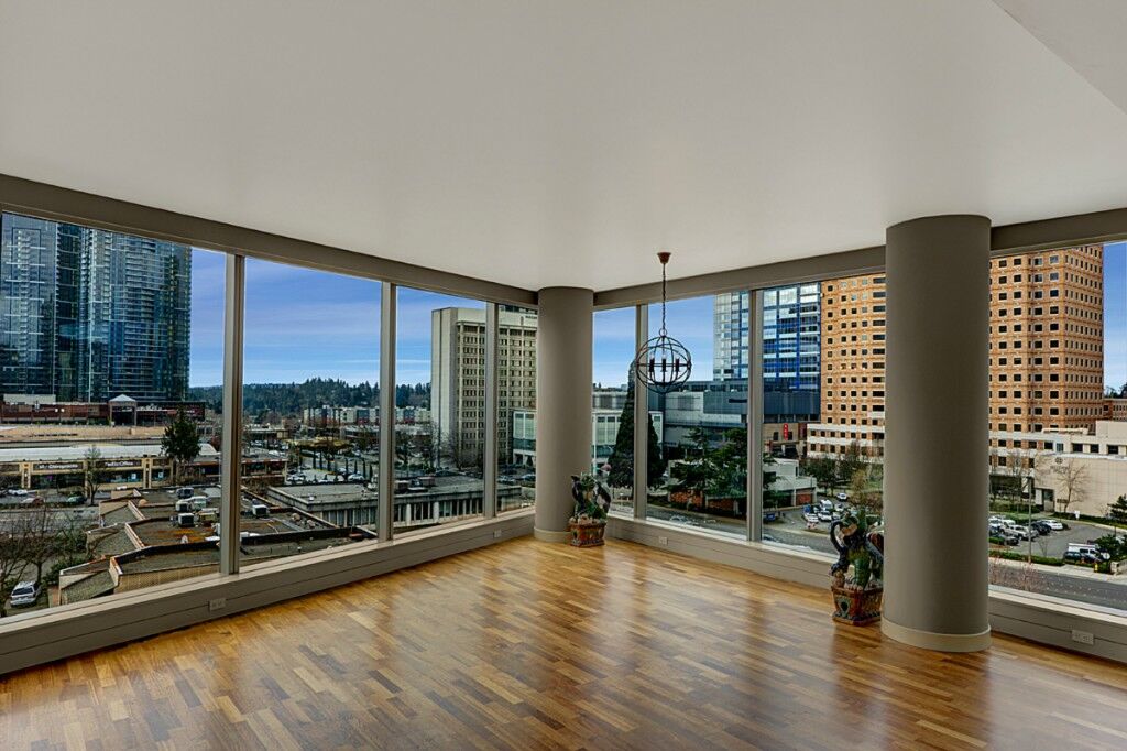 Property Photo: 10650 NE 9th Place 822 WA 98004