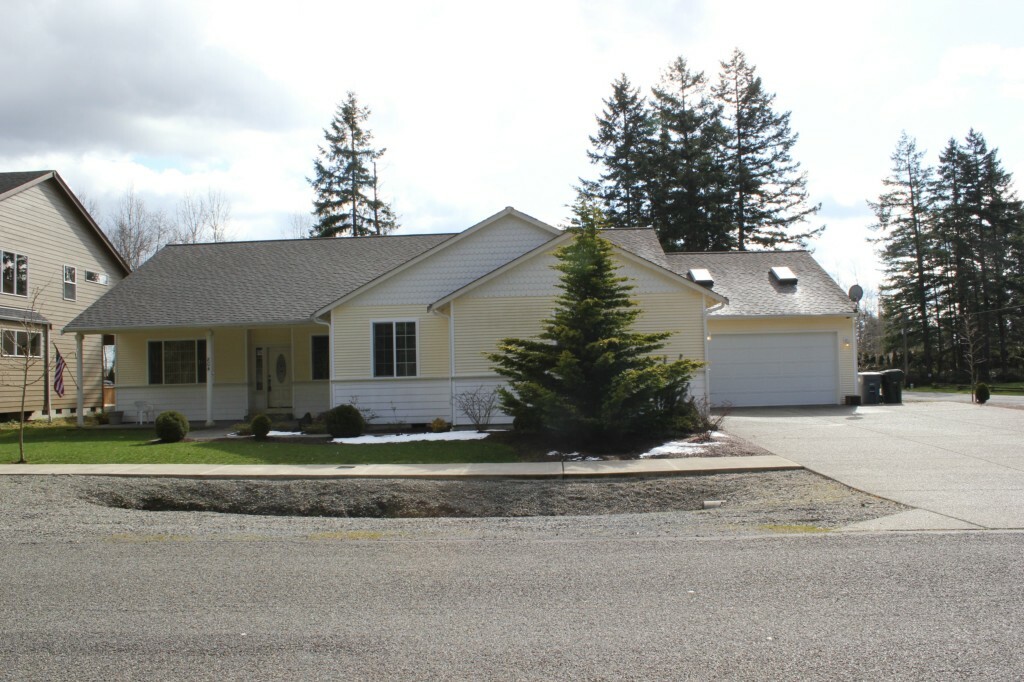 Property Photo:  804 124th St Ct E  WA 98445 