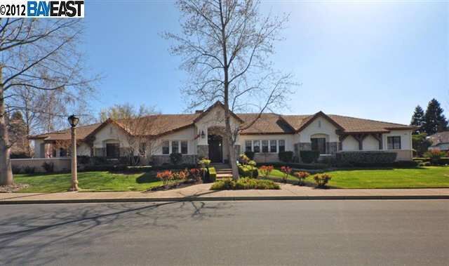 Property Photo: 2331 Gamay Cmn CA 94550-6840