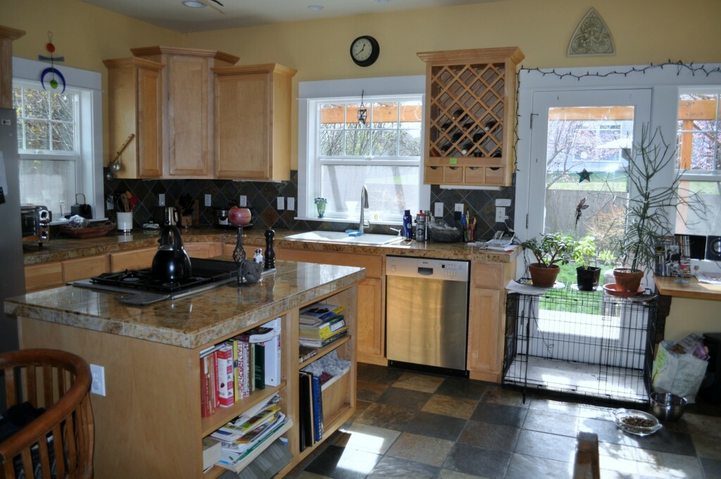 Property Photo:  9764 NE Kitsap St  WA 98110 