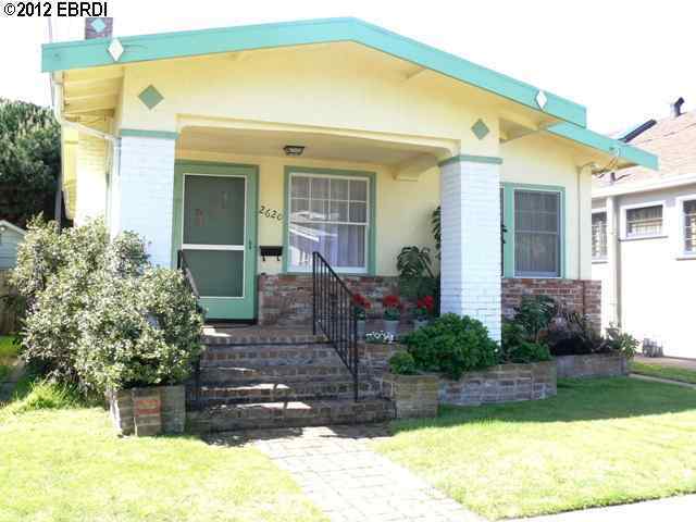 Property Photo:  2620 Washington St  CA 94501-5345 