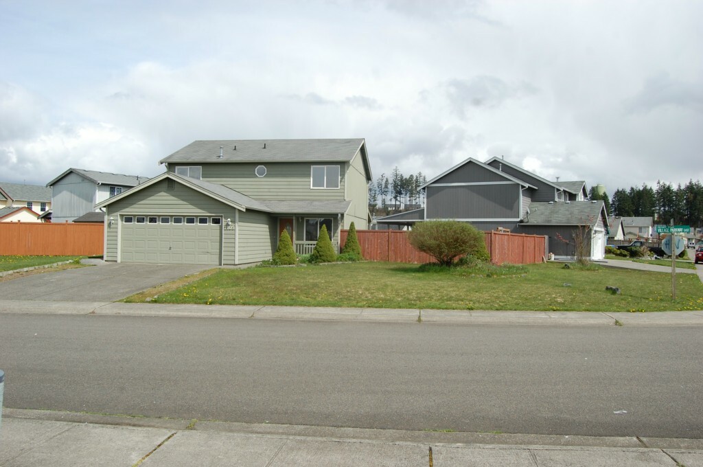 Property Photo:  1105 Village Pkwy E  WA 98387 