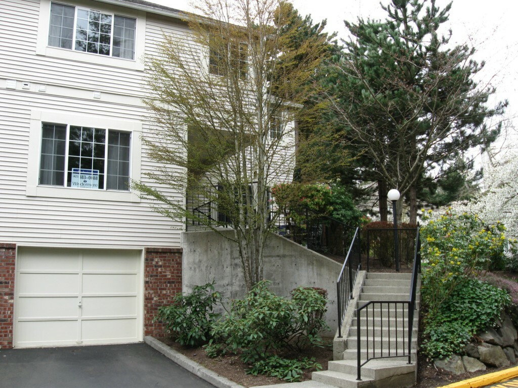 Property Photo:  10909 Avondale Rd NE E120  WA 98052 