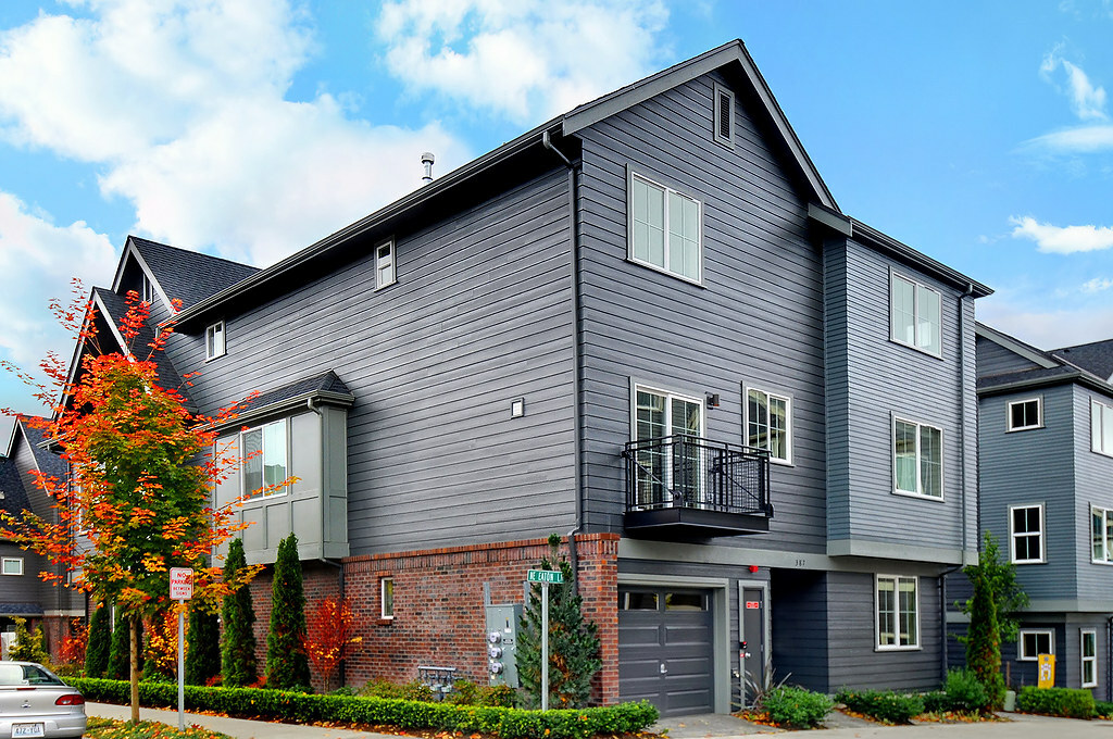 Property Photo: 304 NE Darby Lane 129 WA 98029