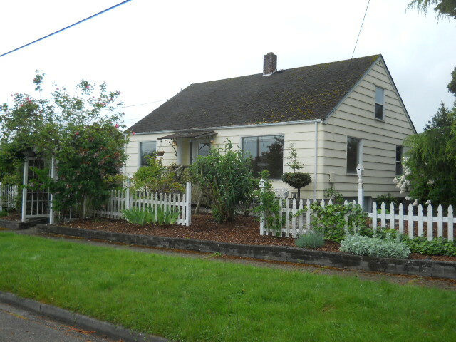 Property Photo:  1115 20th  WA 98221 