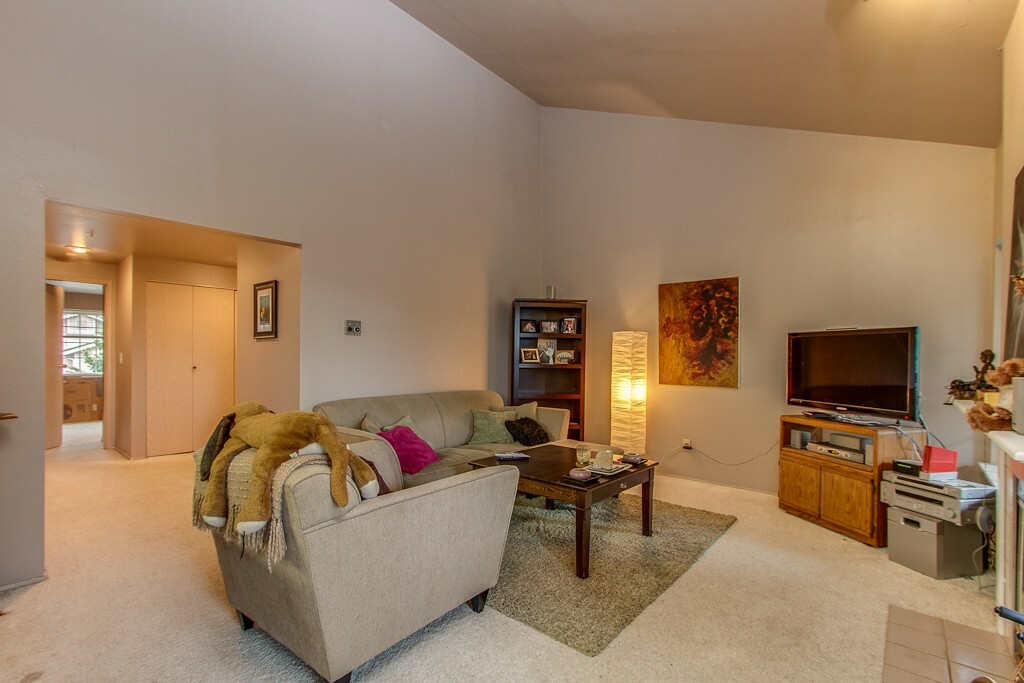 Property Photo: 14057 NE 181st St E302 WA 98072