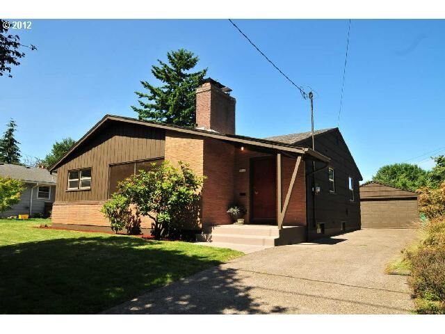 Property Photo:  8603 N Van Houten Ave  OR 97203 