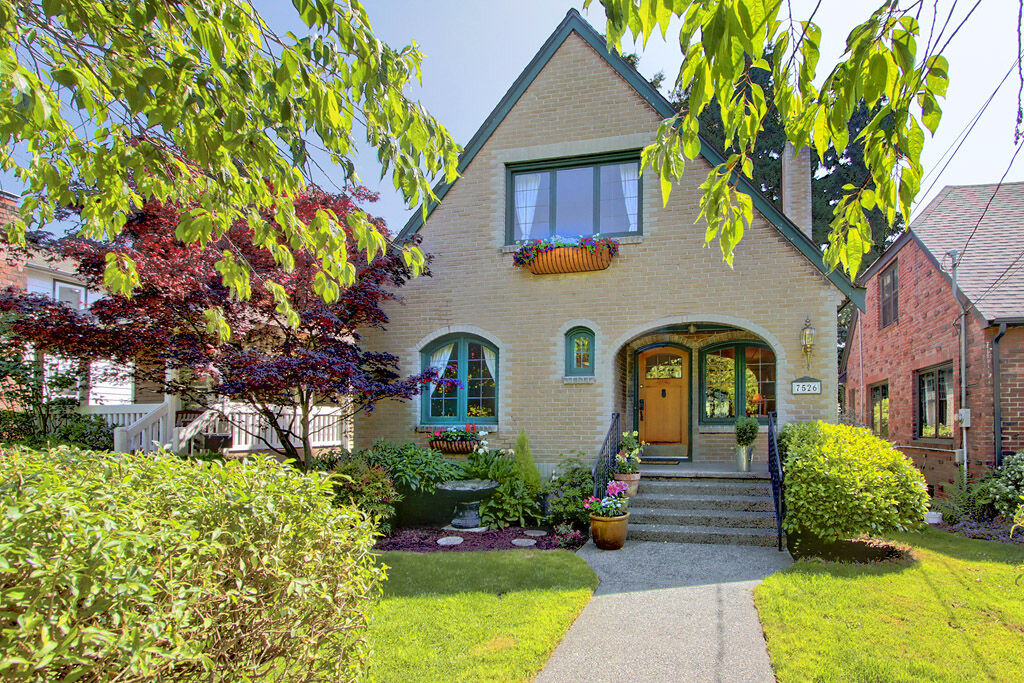 Property Photo:  7526 Dibble Avenue NW  WA 98117 