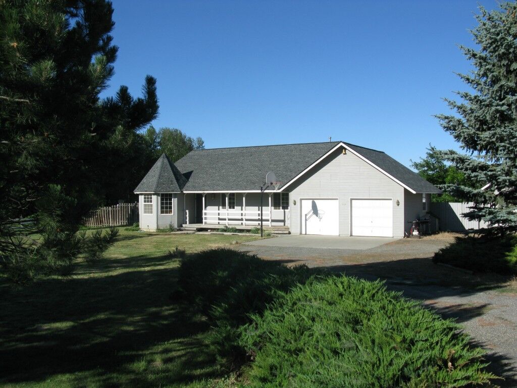 Property Photo: 610 Kyllo Road WA 98926