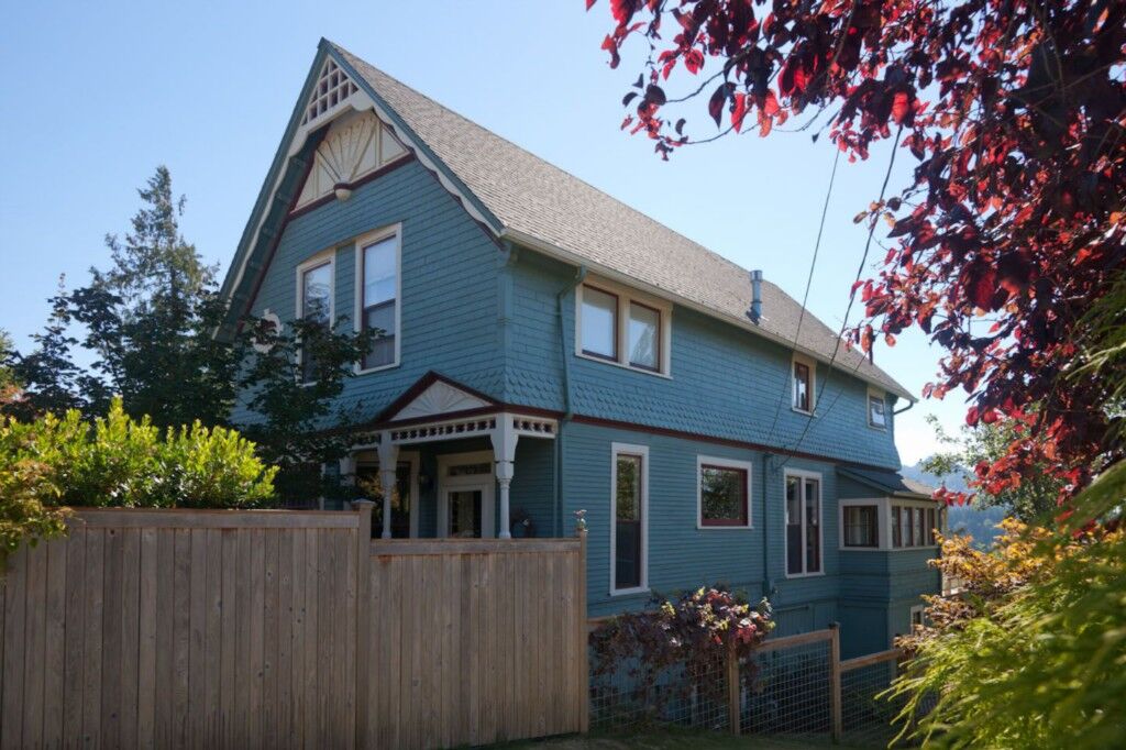 Property Photo:  1808  Knox Avenue  WA 98225 
