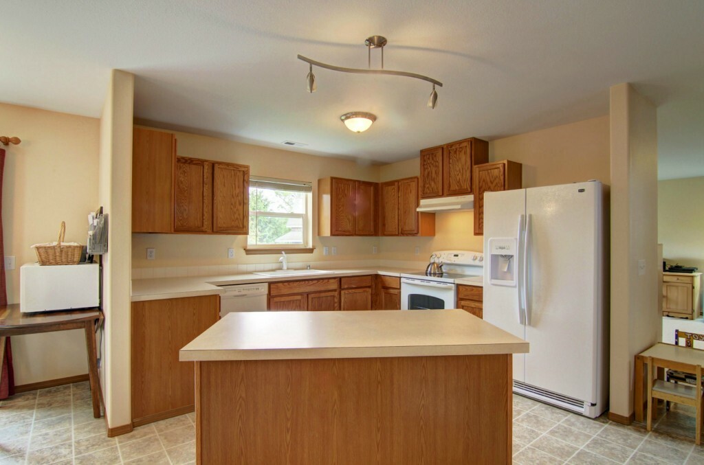 Property Photo:  18221 SE 244th Place  WA 98042 