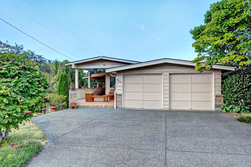 Property Photo:  1062 B Ave S  WA 98020 