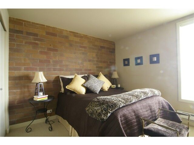Property Photo: 905 Cherry St 704 WA 98104