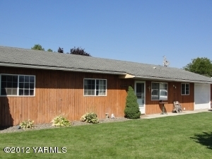 Property Photo: 1006 S 48th Ave WA 98908