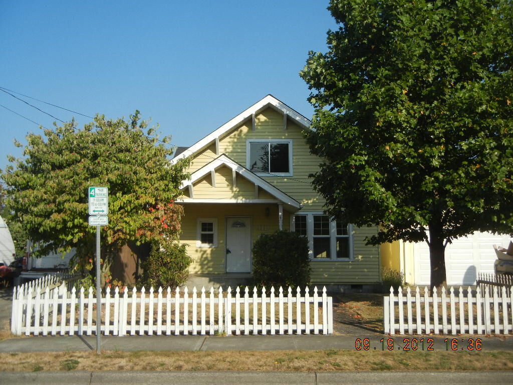 Property Photo:  411 4th St NW  WA 98371 