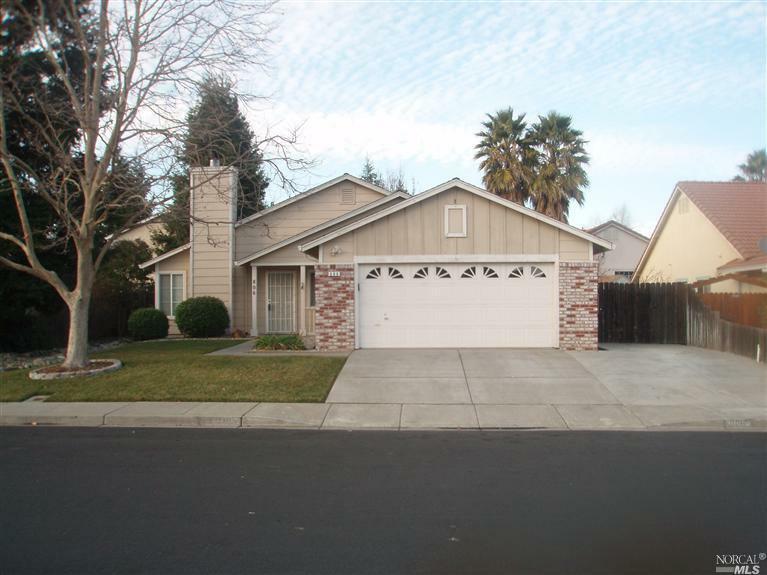 Property Photo: 806 Flint Way CA 95687