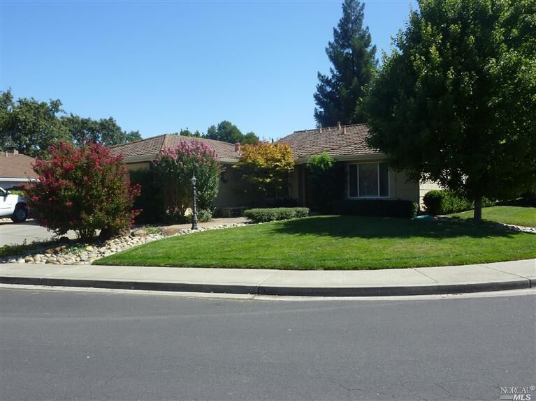 Property Photo: 155 Aurora Way CA 95688