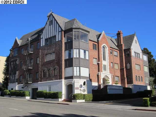 Property Photo:  5301 Broadway Ter 2  CA 94618-1420 