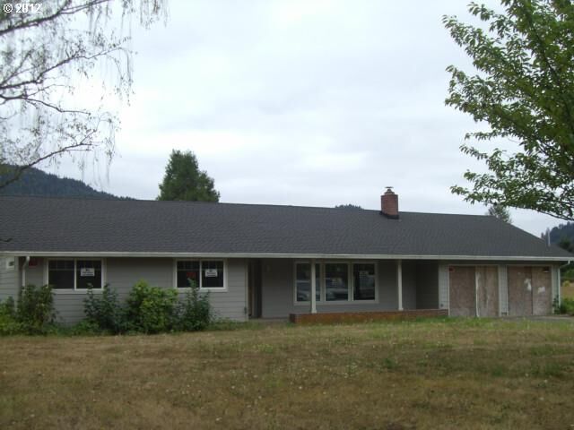 Property Photo: 7527 Thurston Rd OR 97478