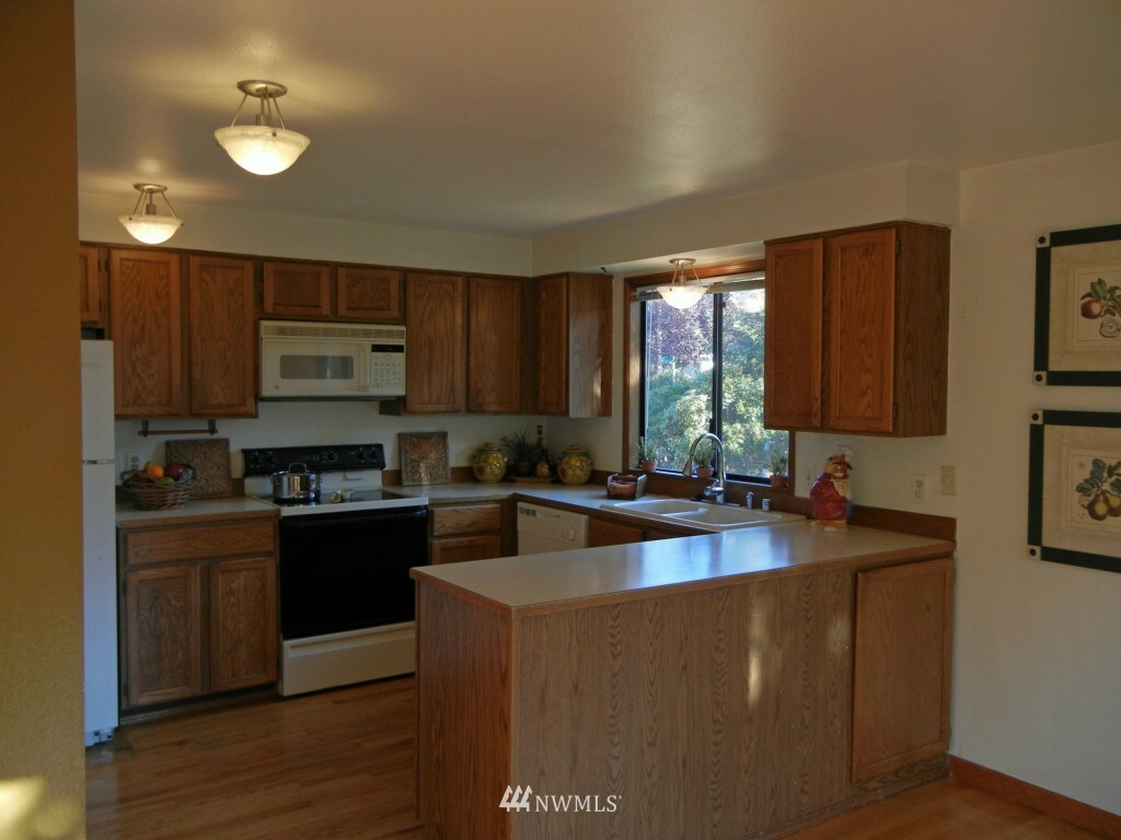 Property Photo: 4355 242nd Place SE WA 98029