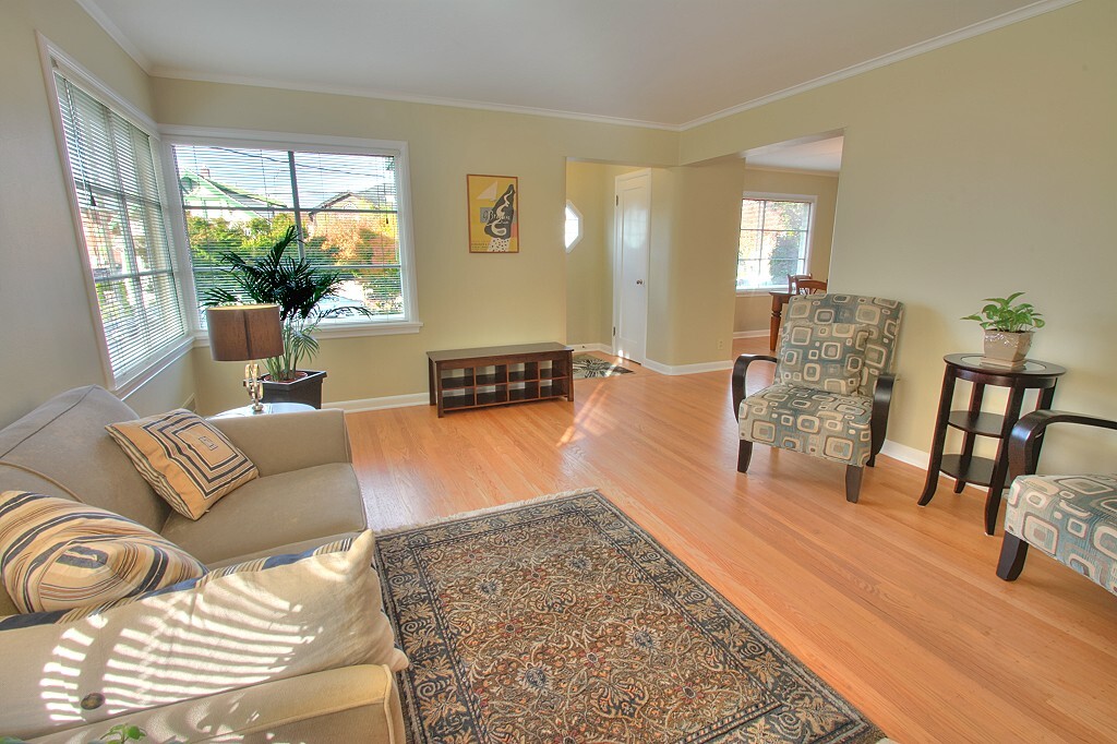 Property Photo: 7544 32nd Ave NW WA 98117