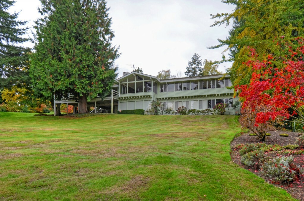 Property Photo: 1686 77th Ave NE WA 98039