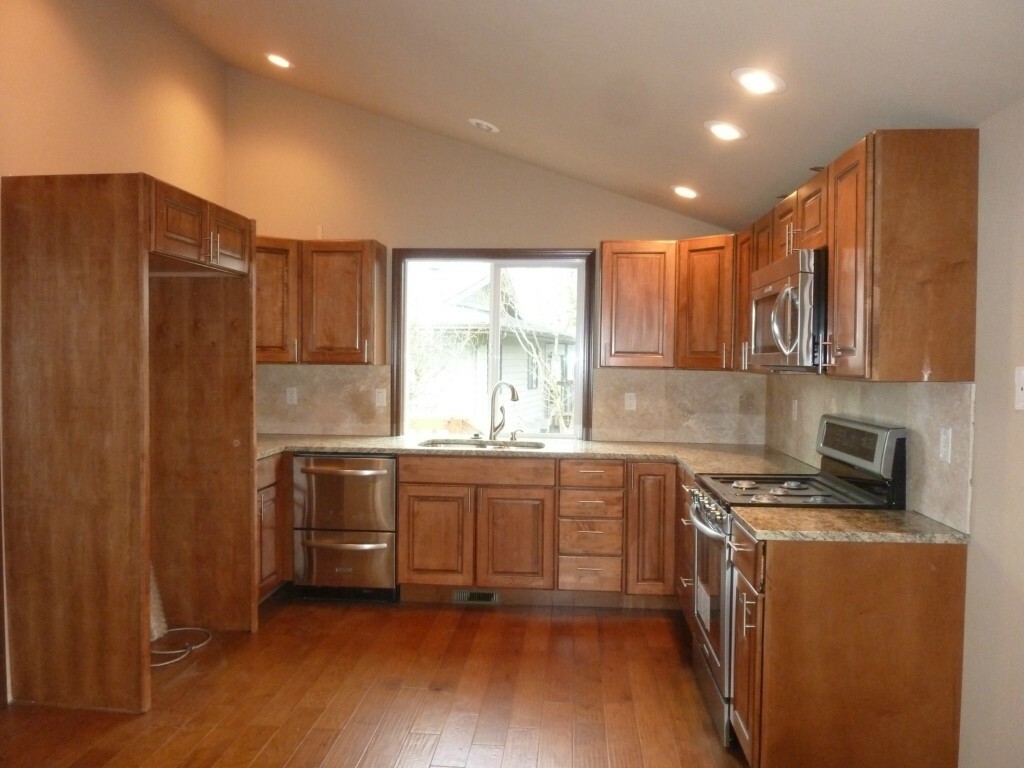 Property Photo:  1001 Apache Dr  WA 98273 