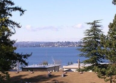 Property Photo:  320 Tenth Ave S  WA 98033 