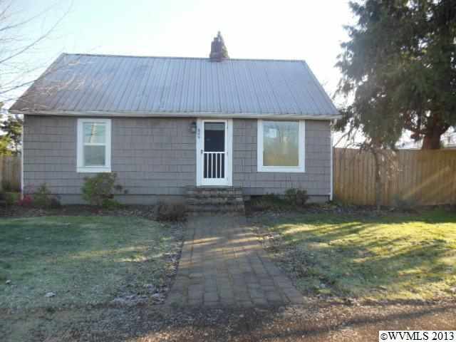 Property Photo:  689  Log Cabin St N  OR 97351 