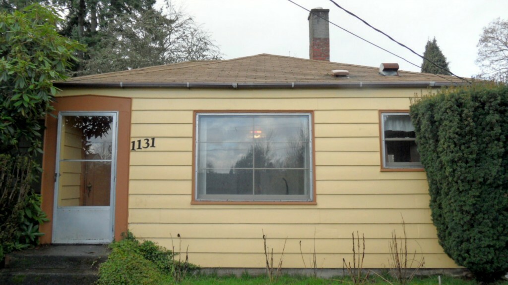 Property Photo:  1131 S National Ave  WA 98312 