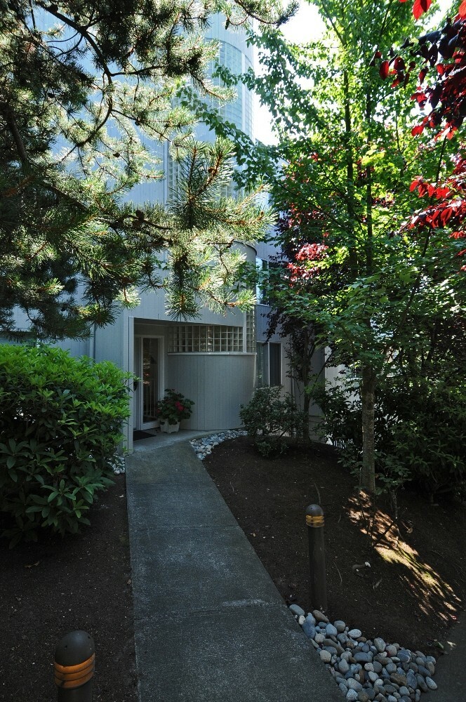 Property Photo:  3658 Dayton Ave N 204  WA 98103 