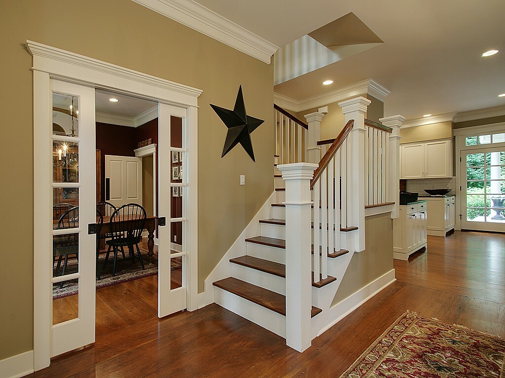 Property Photo: 8570 SE 80th St WA 98040