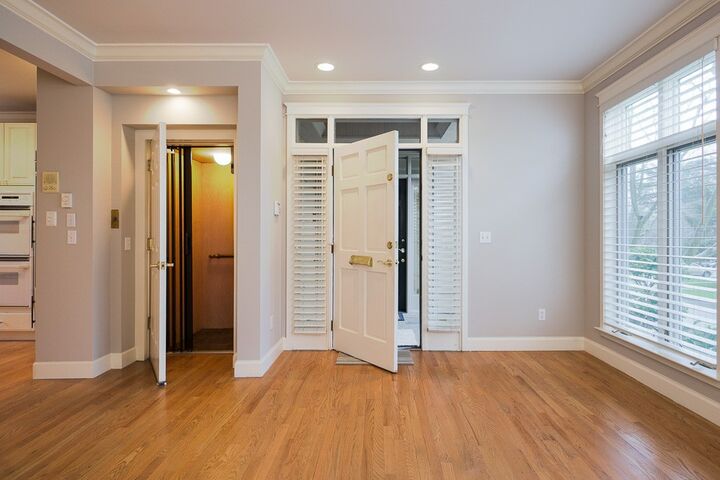 Property Photo:  4201 E Blaine St 4215  WA 98112 