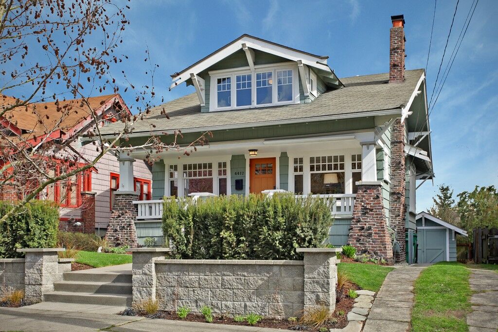 Property Photo: 4412 Sunnyside Ave N WA 98103