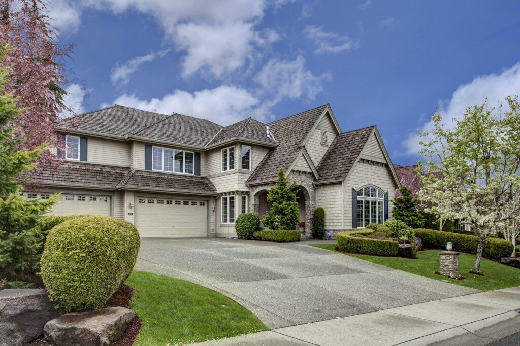 Property Photo: 2121 277th Ave SE WA 98075