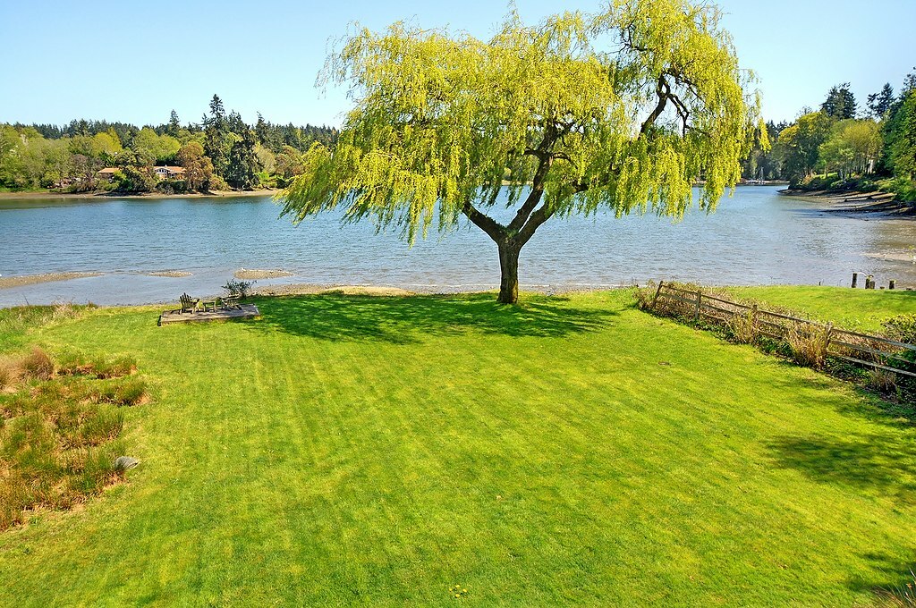 Property Photo:  6406 Eagle Harbor Dr NE  WA 98110 