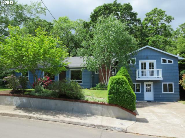 Property Photo: 3610 Knob Hill Ln OR 97405
