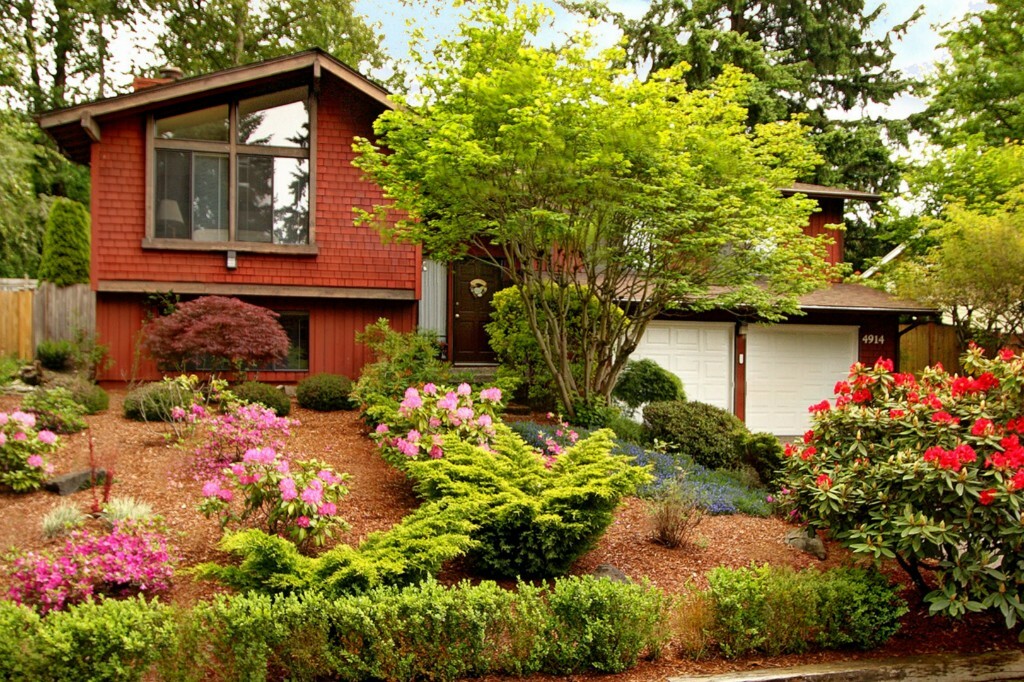 Property Photo: 4914 131st Place SE WA 98006