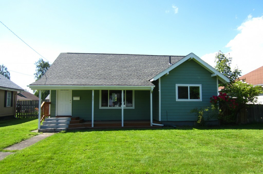 Property Photo:  537 17th Ave  WA 98632 