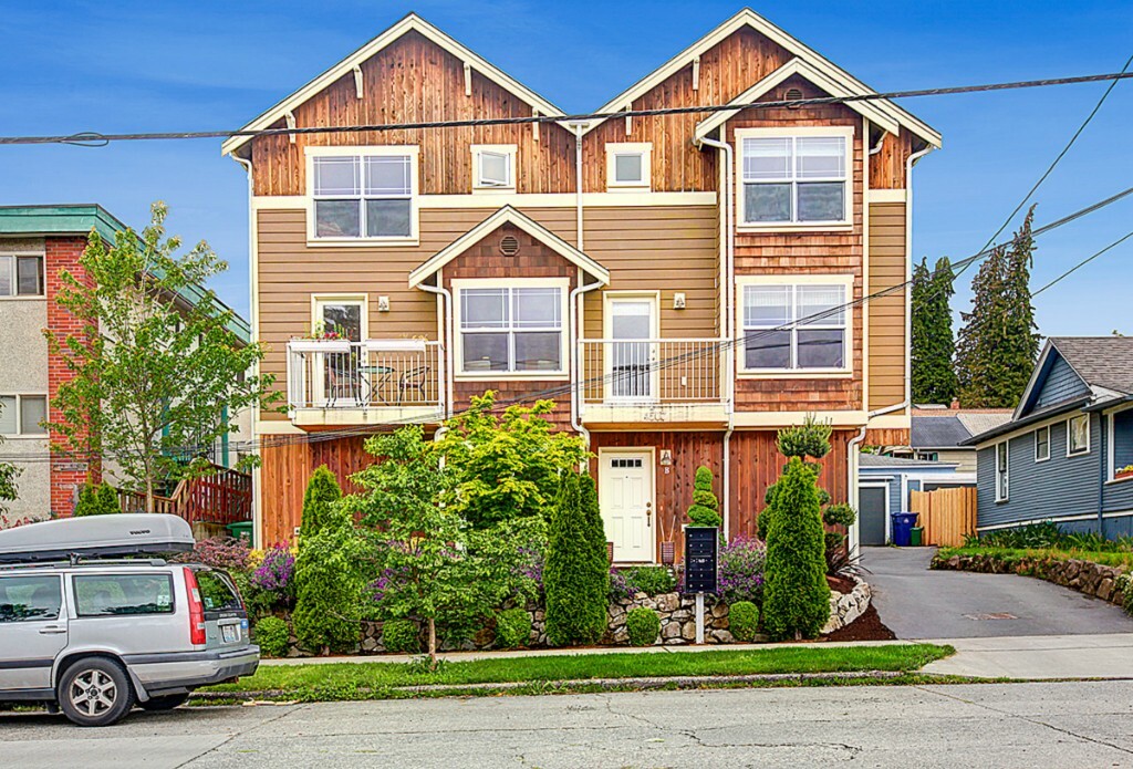 Property Photo:  4507A Woodland Park Ave N  WA 98103 