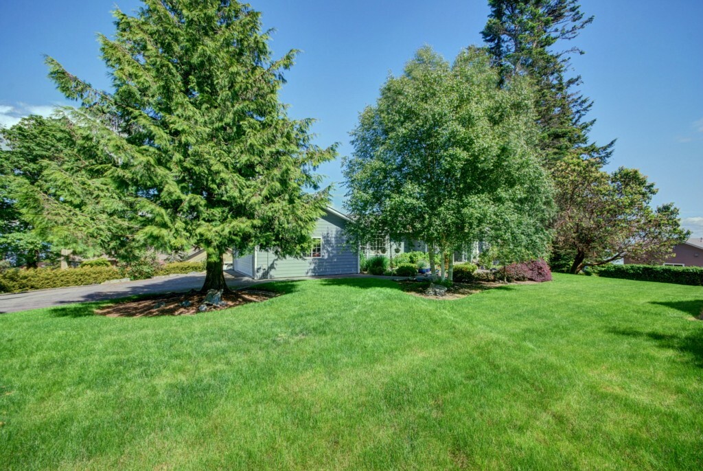 Property Photo:  4476 Willow Lane  WA 98277 