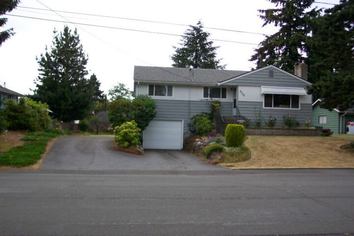 Property Photo: 2312 N 171st St WA 98133