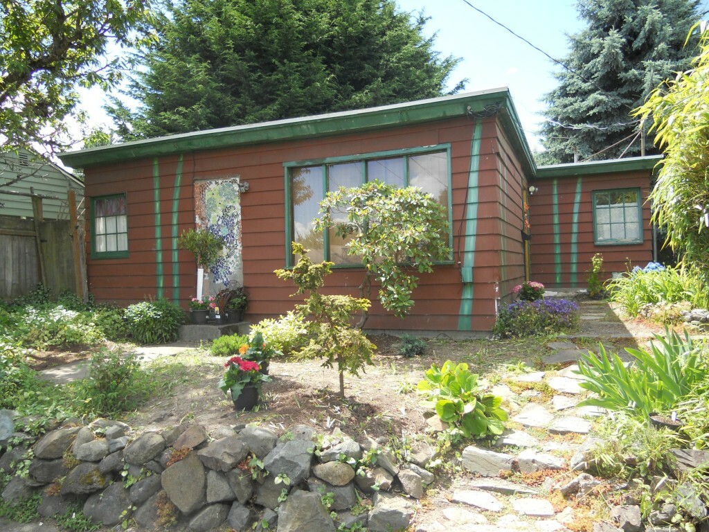 Property Photo:  3219 21st Ave S  WA 98144 