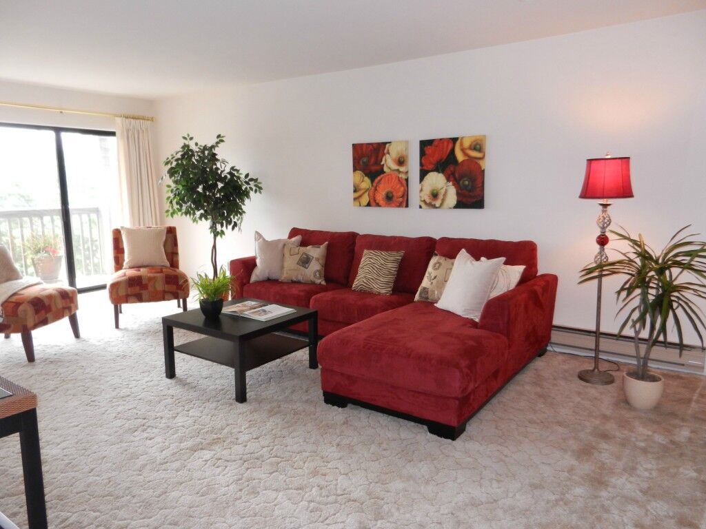 Property Photo: 2550 Thorndyke Ave W 302 WA 98199