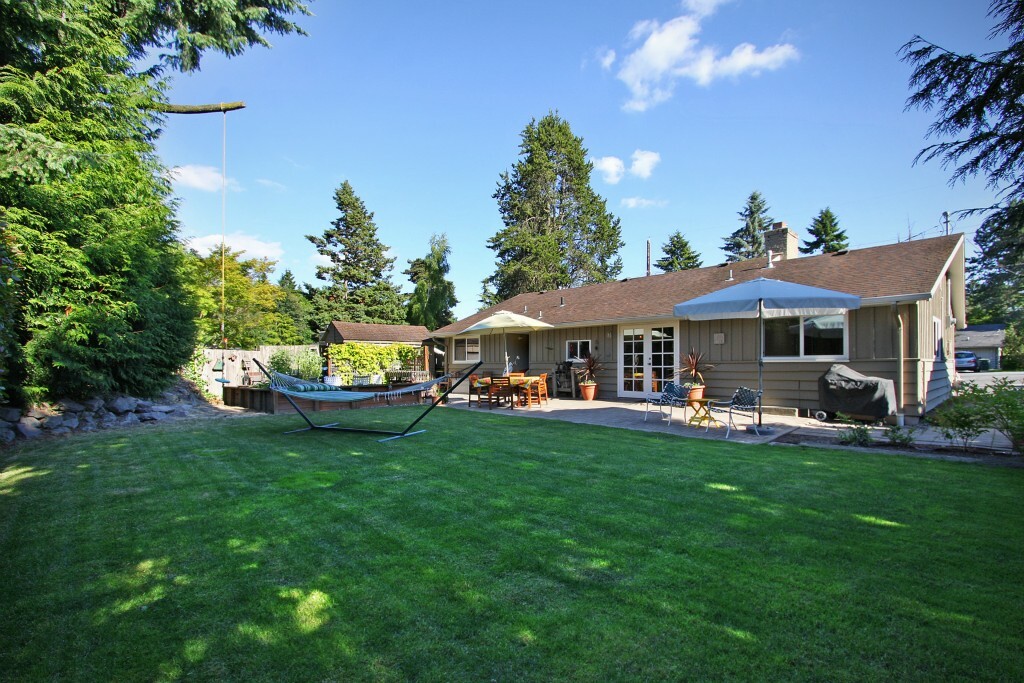 Property Photo: 10556 NE 25th WA 98004