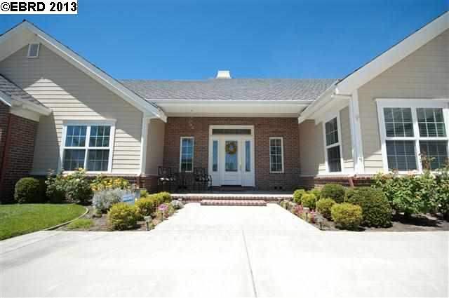 Property Photo:  131 Loren Ln  CA 94561-2464 