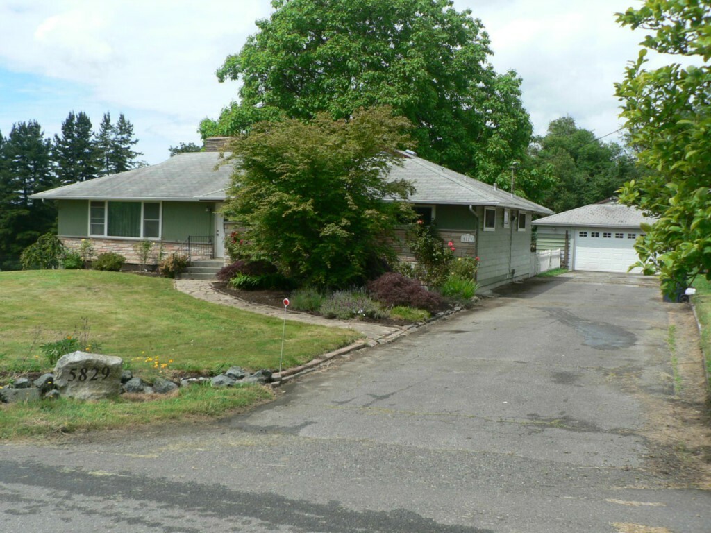 Property Photo: 5829 68th St SE WA 98290
