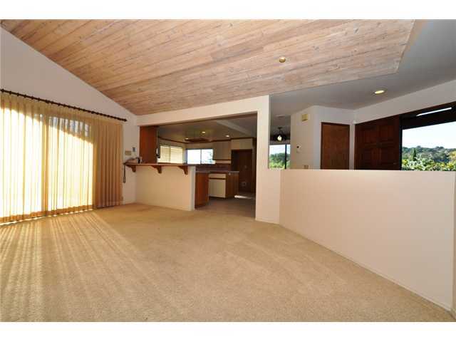 Property Photo: 28411 Sandhurst Way CA 92026