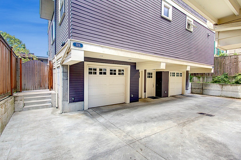 Property Photo: 527 11th Ave E A WA 98102
